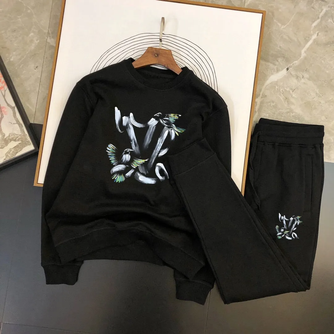🅿️380 direct batch [LV Louis Vuitton] (Fat Man Gospel) hot-selling suit is coming. Focus on the original version of the official website. 2025 new hot-selling sweatshirt suit. The original order is the best. 🇭🇰The meticulous work of top designers. Just for a fitting and perfect upper body effect. 100% natural high-quality Roman cotton, close-fitting comfort, noble and elegant! Original hardware embodies elegance and nobility! Counter size: M-5XL (maximum wear up to 220 pounds)
